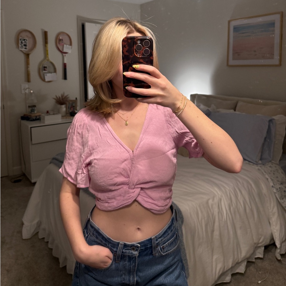 Flowy, cropped pink blouse